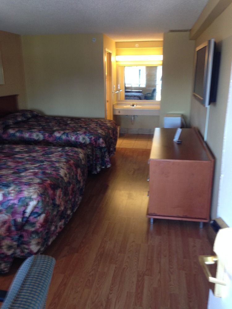 Travelodge By Wyndham Tacoma Near Mcchord Afb Exterior photo