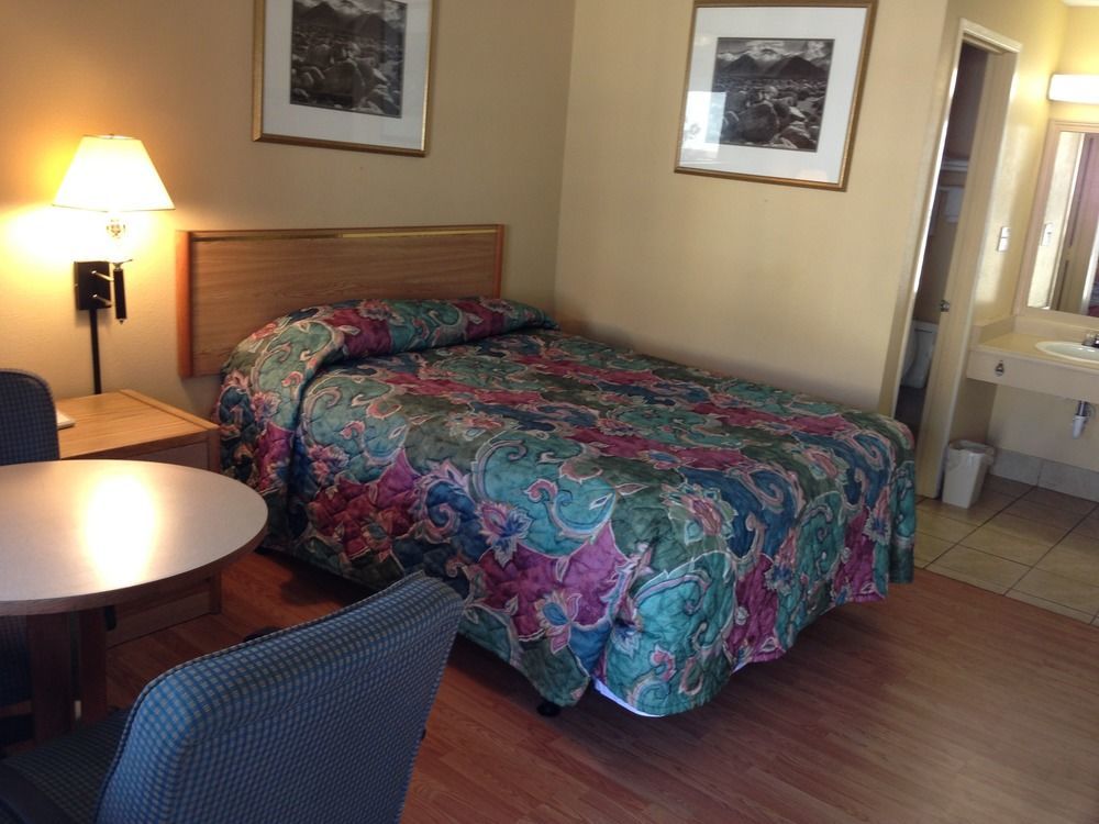 Travelodge By Wyndham Tacoma Near Mcchord Afb Exterior photo