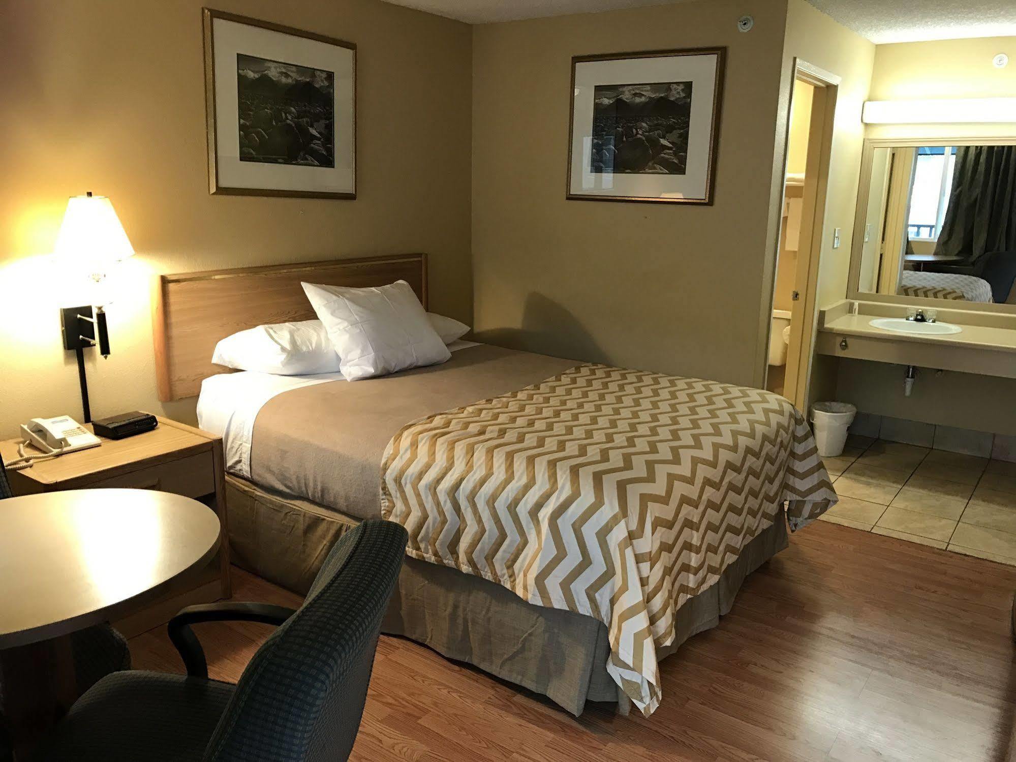 Travelodge By Wyndham Tacoma Near Mcchord Afb Exterior photo
