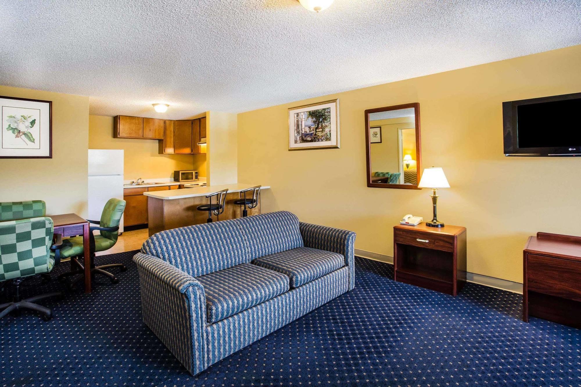 Travelodge By Wyndham Tacoma Near Mcchord Afb Exterior photo