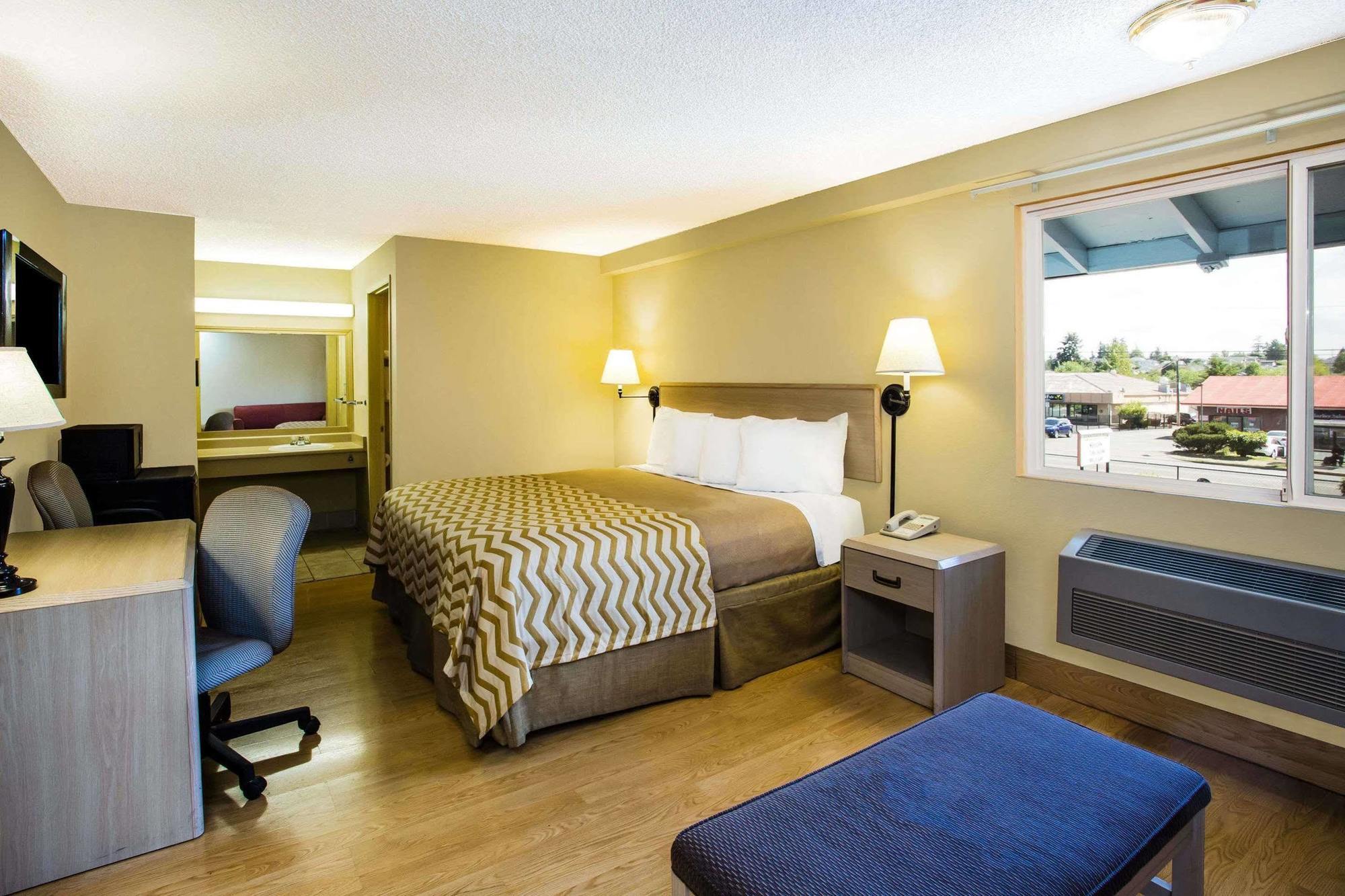 Travelodge By Wyndham Tacoma Near Mcchord Afb Exterior photo