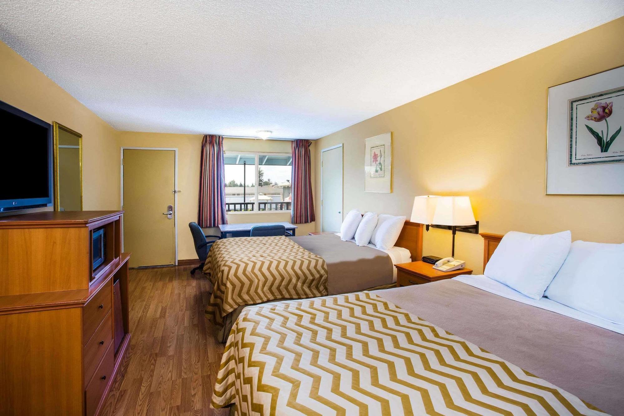 Travelodge By Wyndham Tacoma Near Mcchord Afb Exterior photo